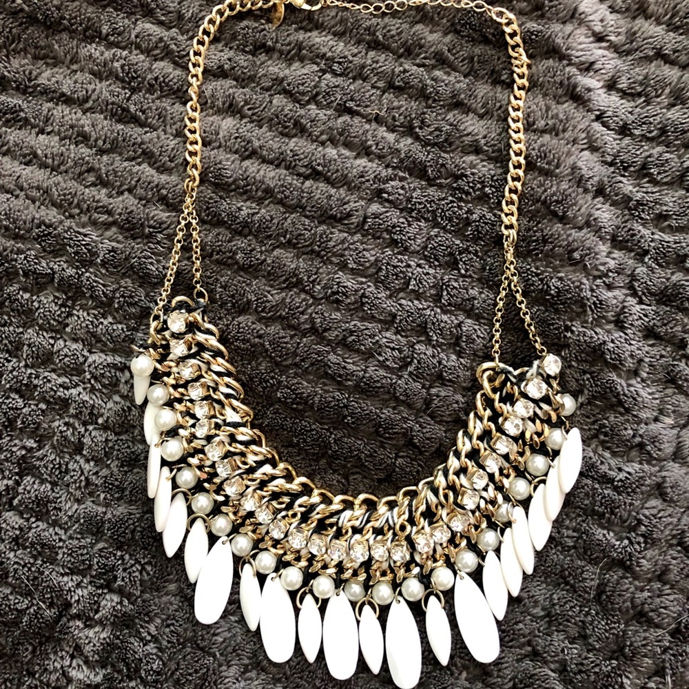 White teardrop gold necklace
